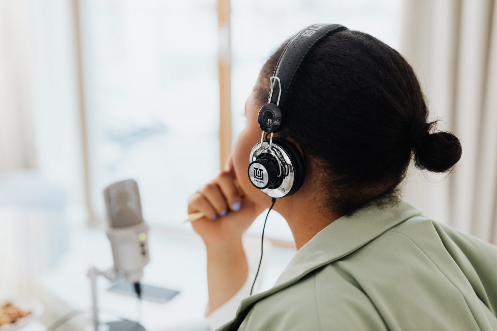 Back view of a brunette with headphones